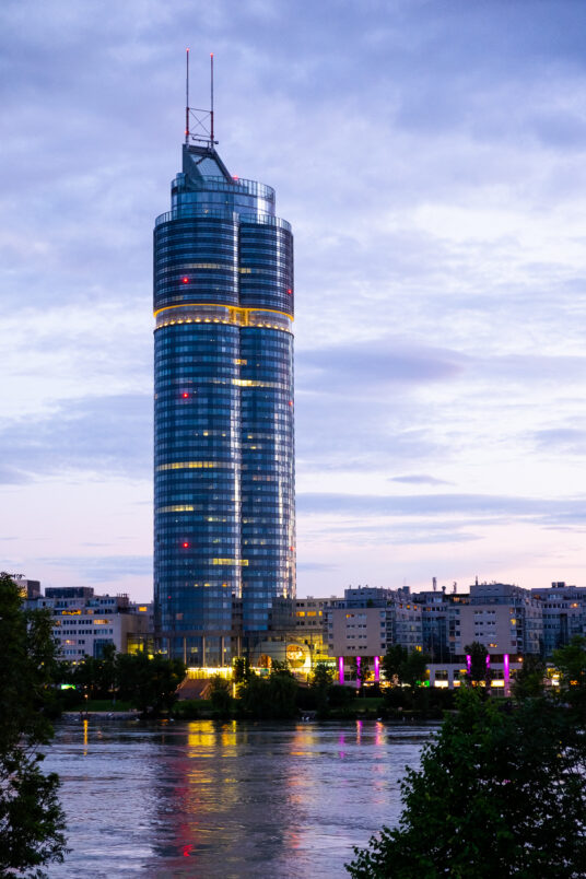 Art Invest Wien, Millenium Tower